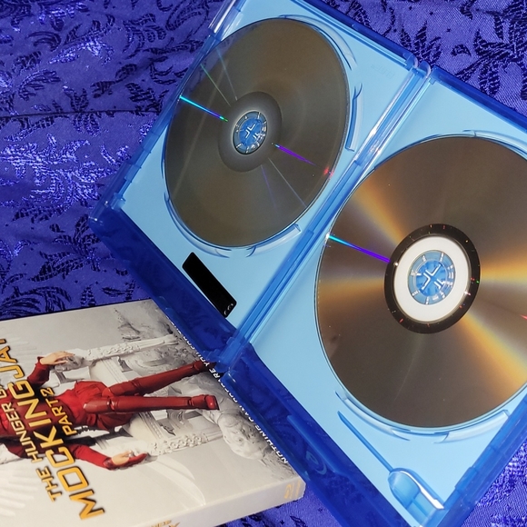 The Hunger Games: Mockingjay Part I & II DVD + Blu-ray Sets [Widescreen] - Picture 11 of 16